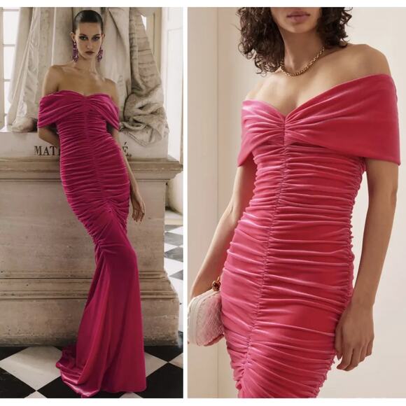 MONIQUE LHUILLIER Ruched off-shoulder velvet gown fuchsia US8 - Picture 8 of 12